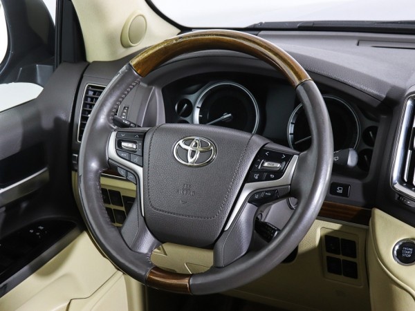 Toyota Land Cruiser 200