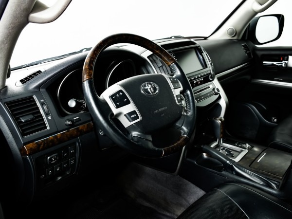 Toyota Land Cruiser 200