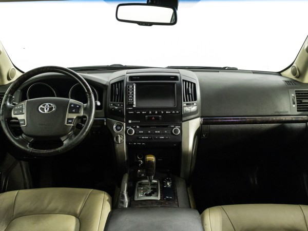 Toyota Land Cruiser 200