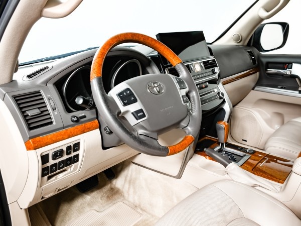 Toyota Land Cruiser 200