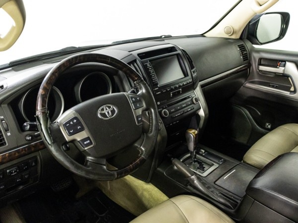 Toyota Land Cruiser 200