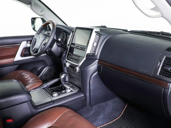 Toyota Land Cruiser 200