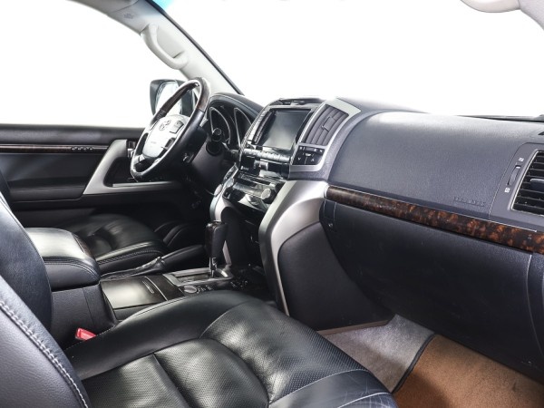 Toyota Land Cruiser 200