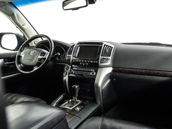 Toyota Land Cruiser 200