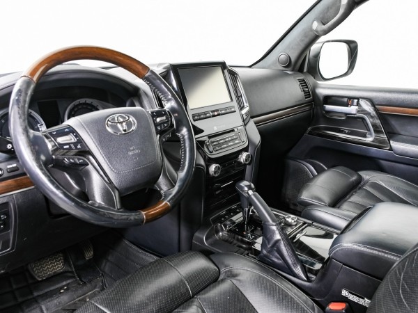 Toyota Land Cruiser 200