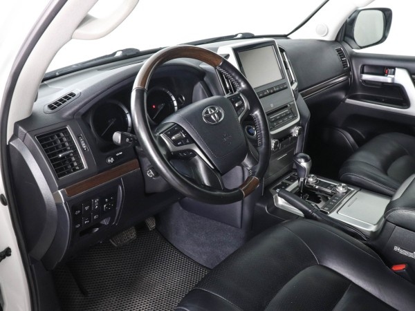 Toyota Land Cruiser 200