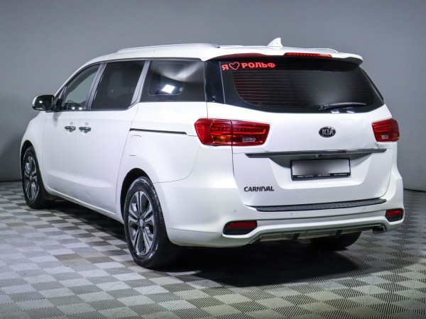 Kia Carnival