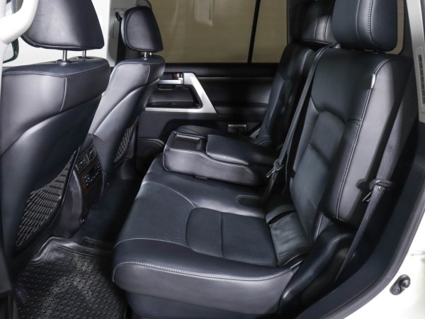 Toyota Land Cruiser 200