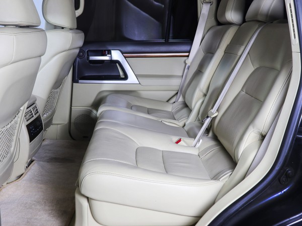 Toyota Land Cruiser 200