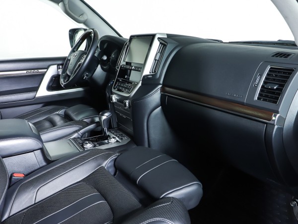 Toyota Land Cruiser 200