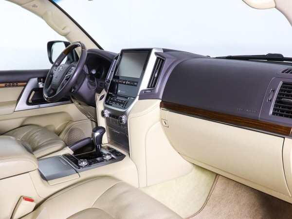 Toyota Land Cruiser 200