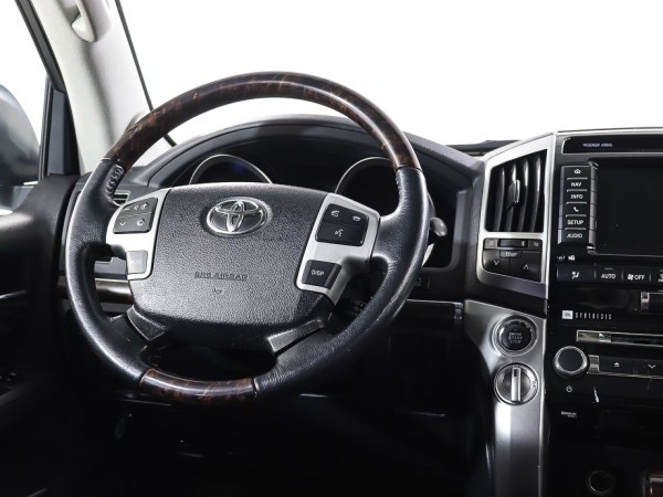 Toyota Land Cruiser 200