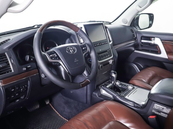 Toyota Land Cruiser 200