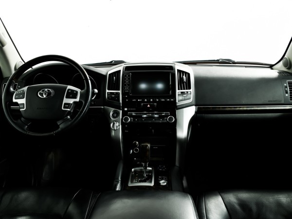 Toyota Land Cruiser 200