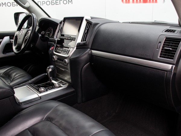 Toyota Land Cruiser 200