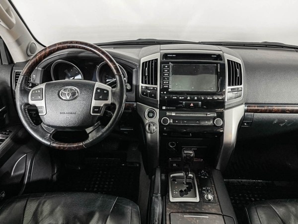 Toyota Land Cruiser 200