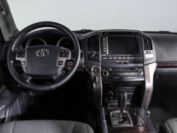 Toyota Land Cruiser 200