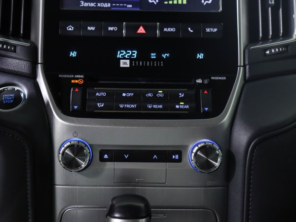 Toyota Land Cruiser 200