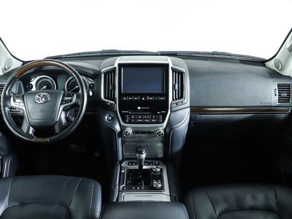 Toyota Land Cruiser 200