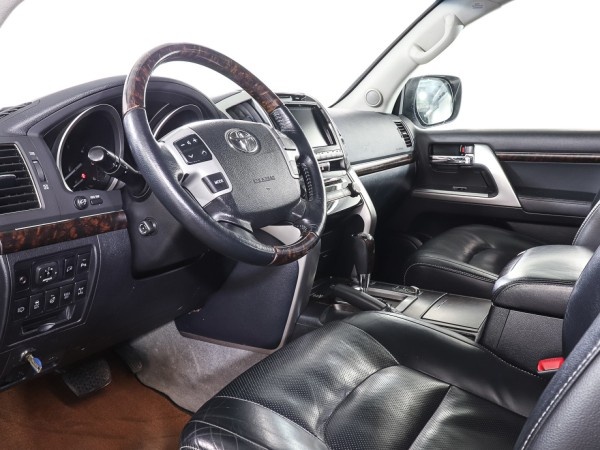 Toyota Land Cruiser 200