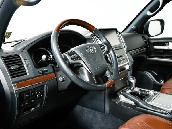 Toyota Land Cruiser 200