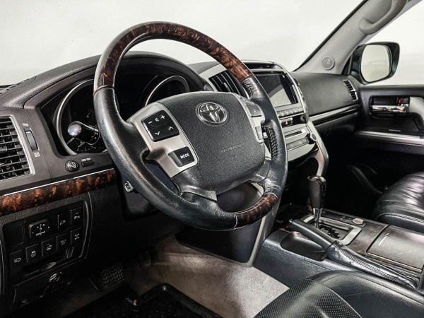 Toyota Land Cruiser 200