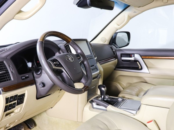 Toyota Land Cruiser 200