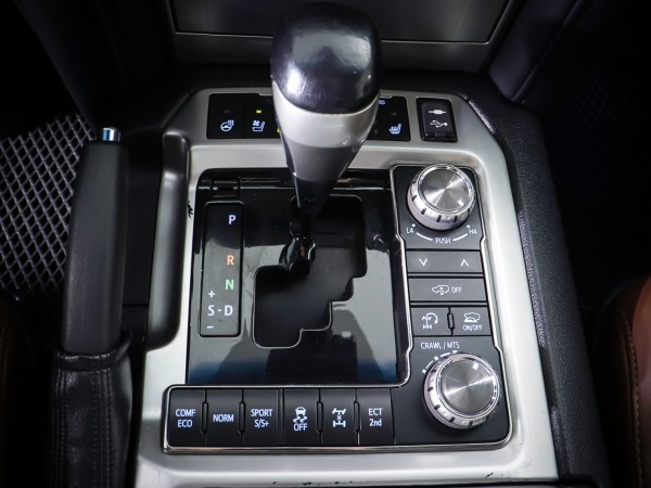 Toyota Land Cruiser 200