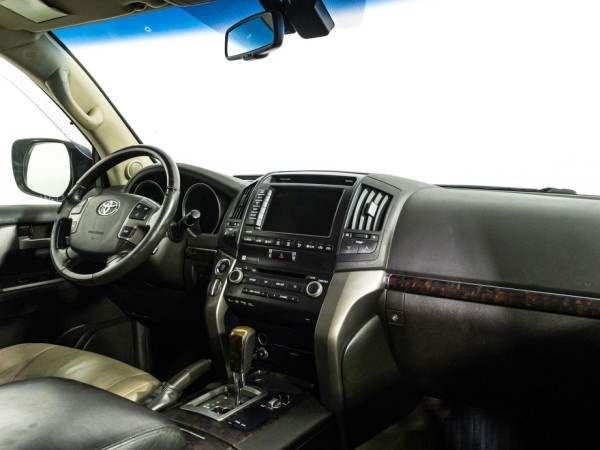 Toyota Land Cruiser 200