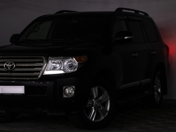 Toyota Land Cruiser 200