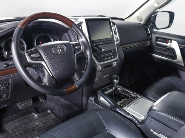 Toyota Land Cruiser 200