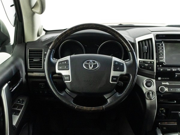 Toyota Land Cruiser 200