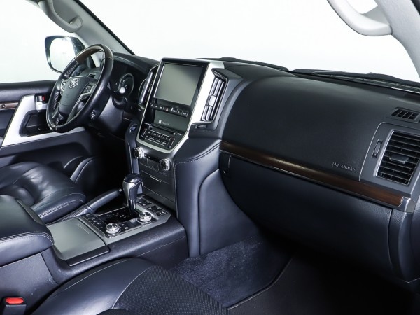 Toyota Land Cruiser 200