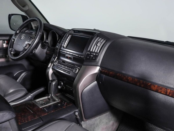 Toyota Land Cruiser 200