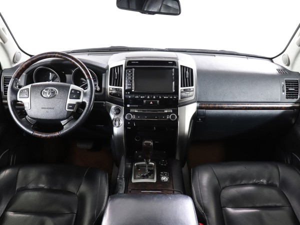 Toyota Land Cruiser 200